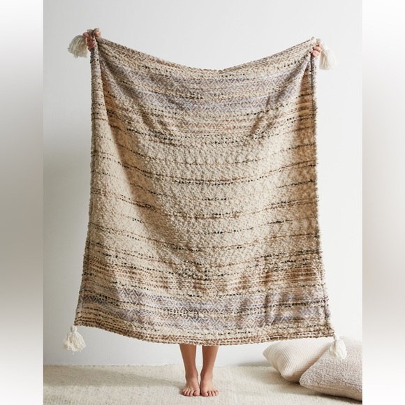 UO “Sandrah” throw blanket - Picture 7 of 8